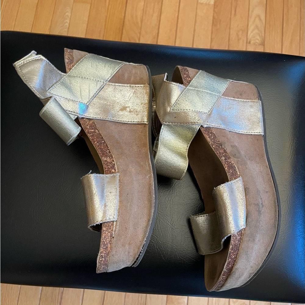 Pierre Dumas Wedges - Picture 2 of 5